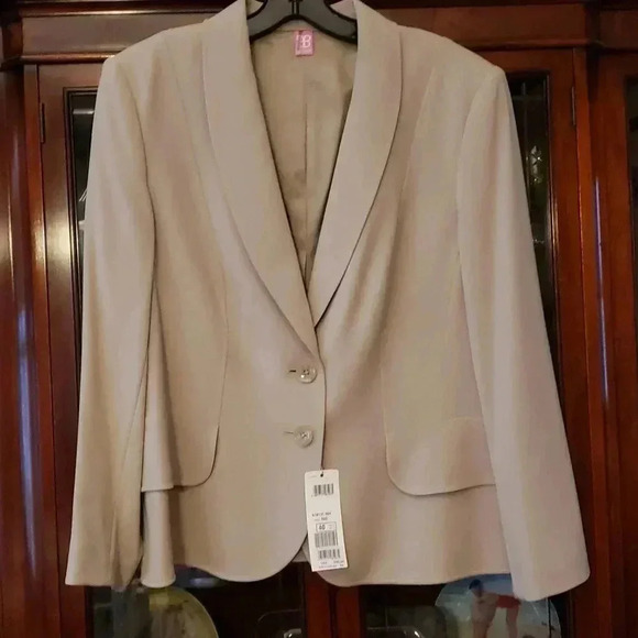 Basler 3 piece Suit NWT Beige size 38/40 - Picture 8 of 13